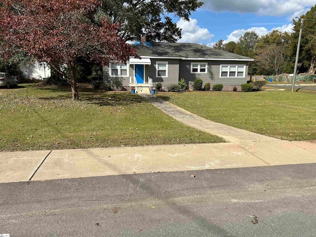 ranch-style house featuring a front lawn