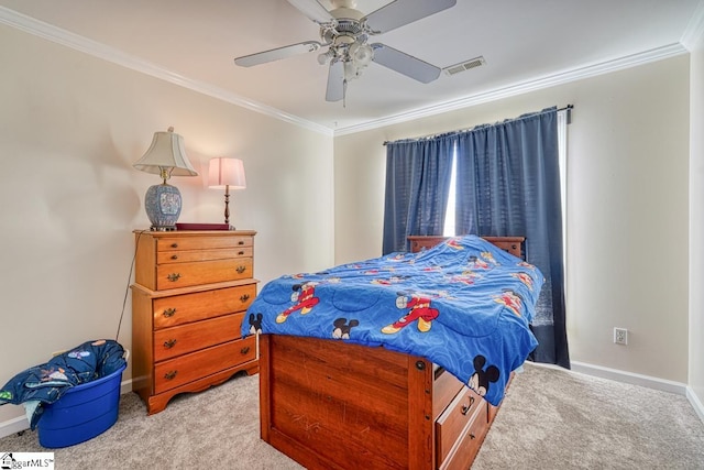 bedroom with light carpet, ornamental molding, and ceiling fan