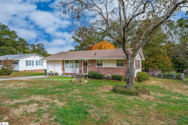 single story home featuring a front yard