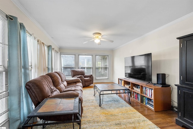 living room featuring hardwood / wood-style floors, crown molding, and ceiling fan