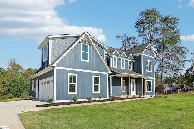 view of front of home featuring a front lawn and a garage