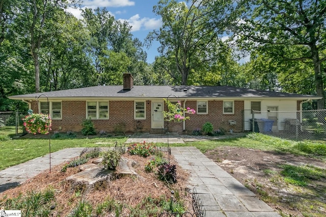 ranch-style home featuring a front yard