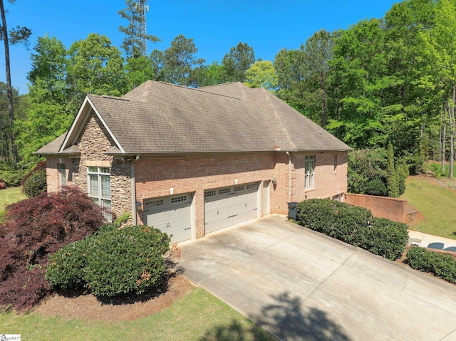 view of front facade with a garage