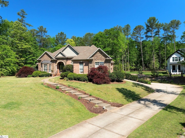 view of front of house featuring a front yard