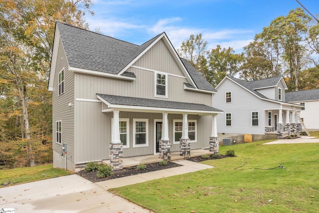 craftsman inspired home with a porch and a front lawn