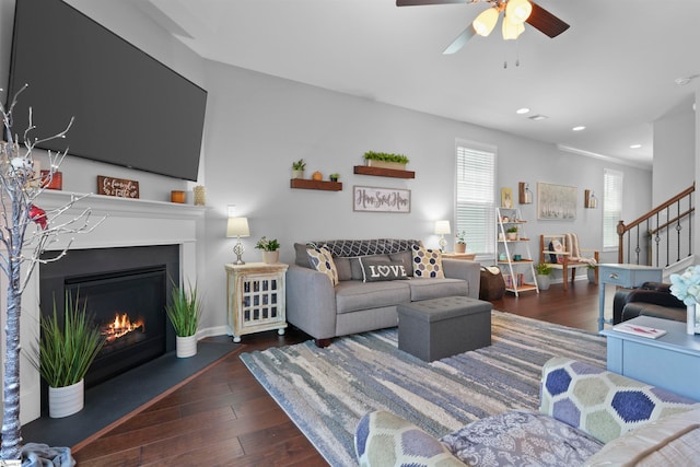 living room with dark wood-type flooring and ceiling fan