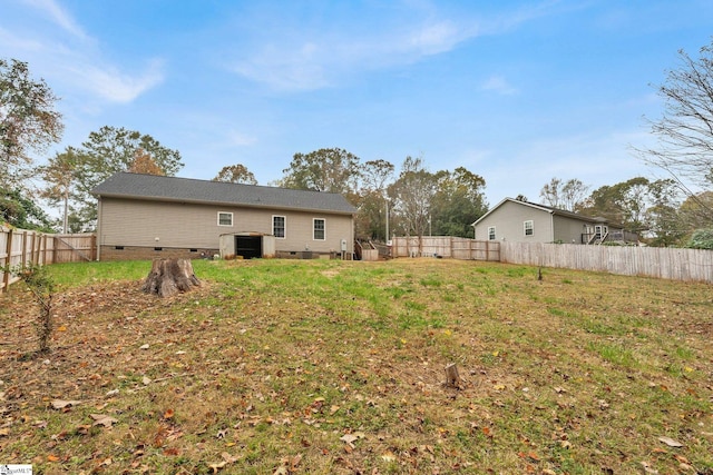 back of house featuring a yard