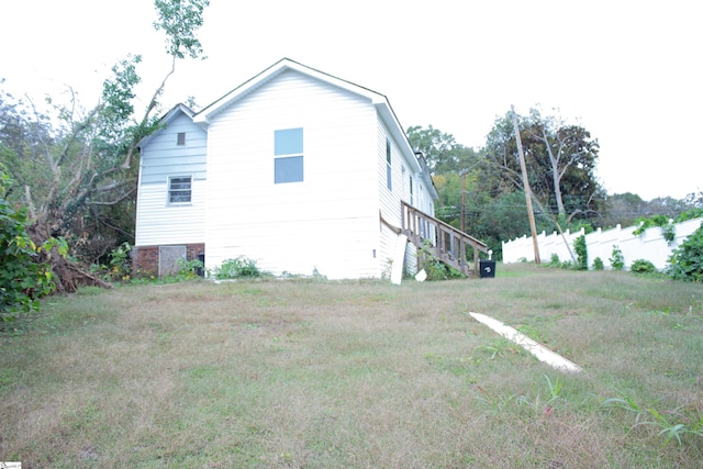 view of side of property featuring a yard