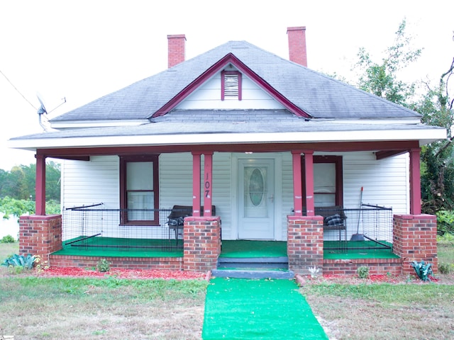 view of front facade featuring a porch