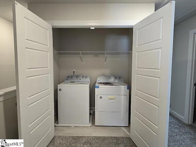 washroom featuring light tile patterned flooring and washing machine and clothes dryer