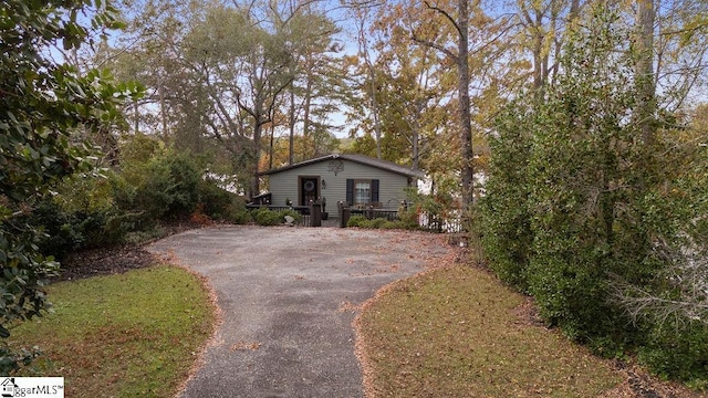 view of front of home featuring a wooden deck