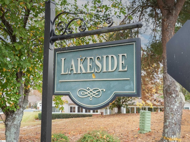 view of community / neighborhood sign