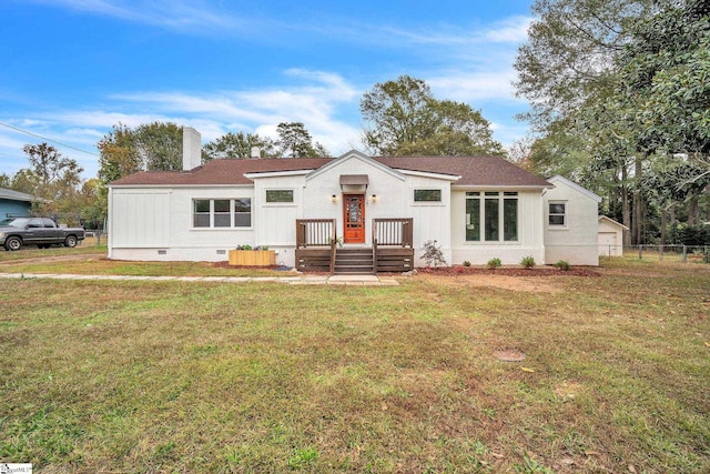 view of front of home featuring a front yard