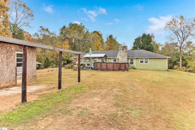 view of yard with a swimming pool