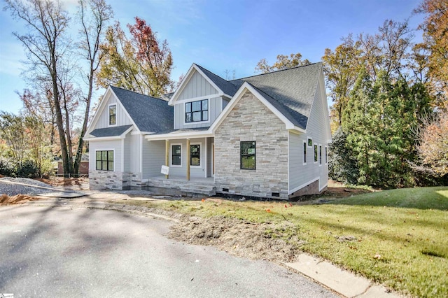 view of front of house featuring a front lawn and covered porch