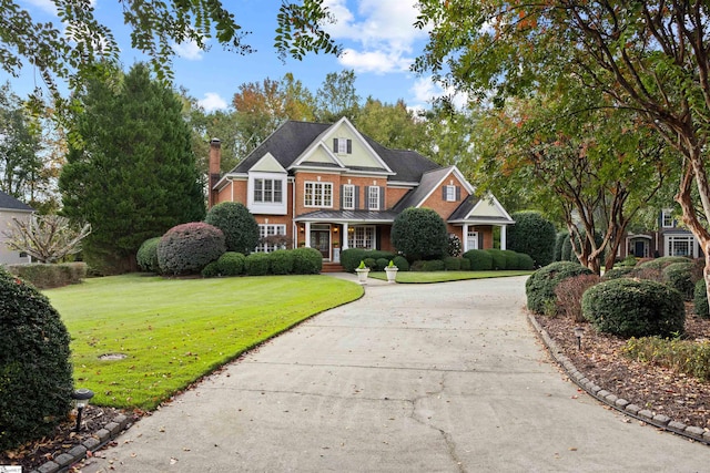 view of front facade with a front lawn