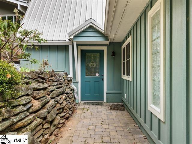 entrance to property with covered porch