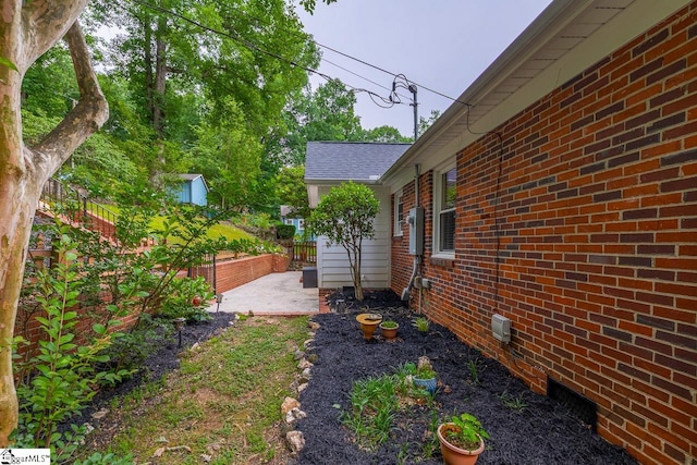 view of yard featuring a patio area