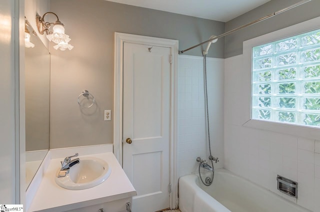 bathroom featuring vanity and tiled shower / bath