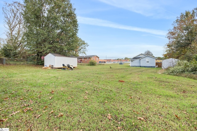 view of yard with a shed