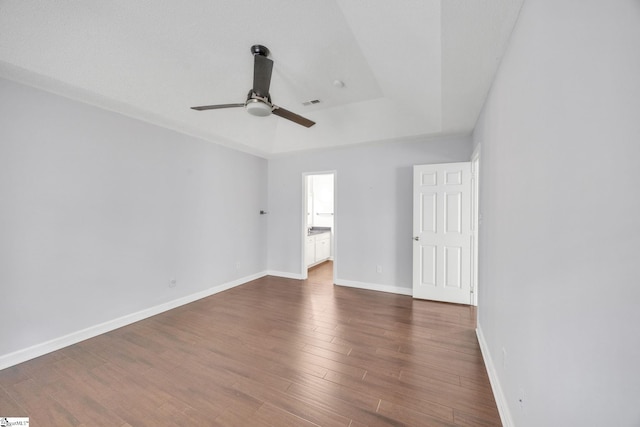 unfurnished room featuring a textured ceiling, dark wood-type flooring, and ceiling fan