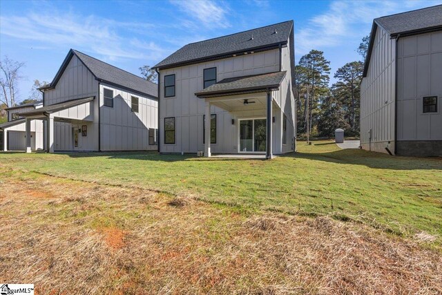 back of house featuring a lawn