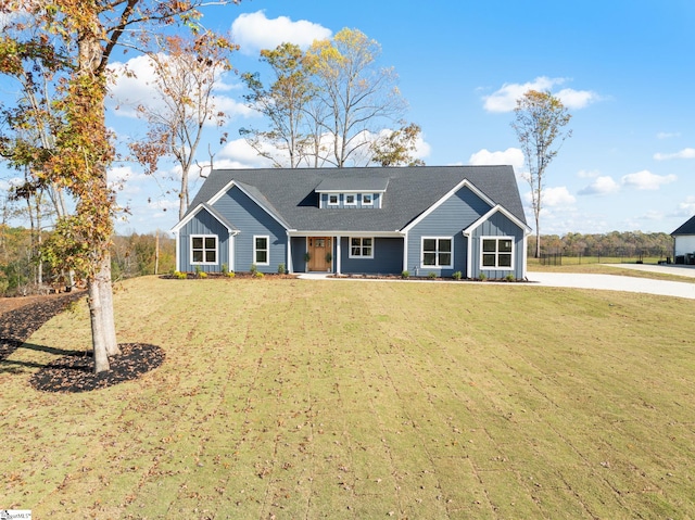 view of front of property featuring a front yard and covered porch