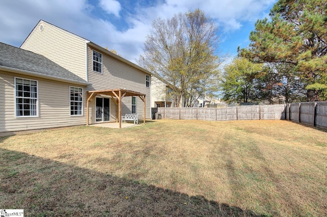 view of yard featuring a patio