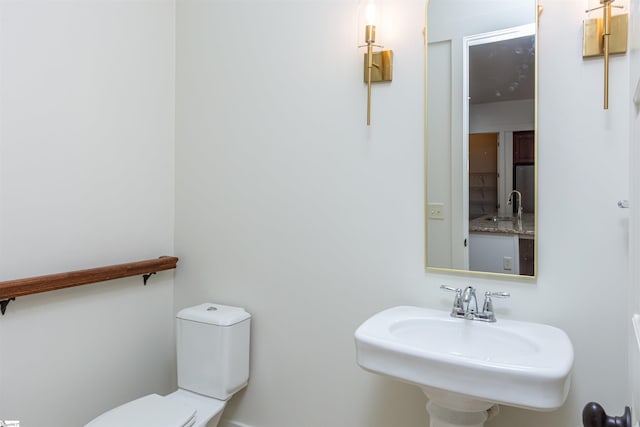 bathroom featuring toilet and sink