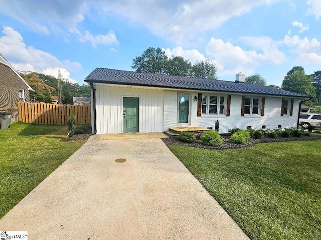 view of front of home with a front yard