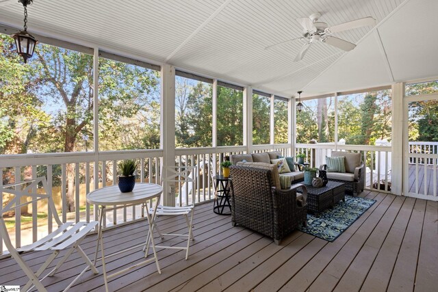 sunroom with ceiling fan