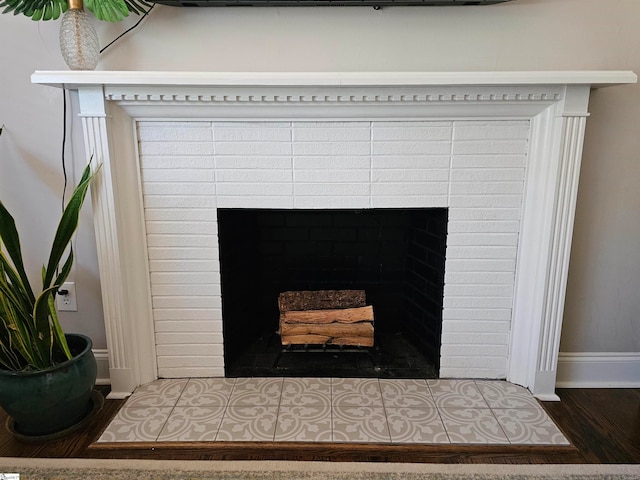 room details featuring a fireplace and hardwood / wood-style flooring