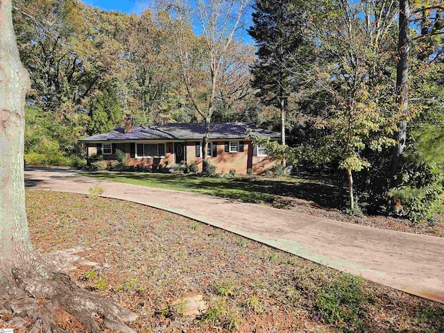 view of front of property with a front lawn