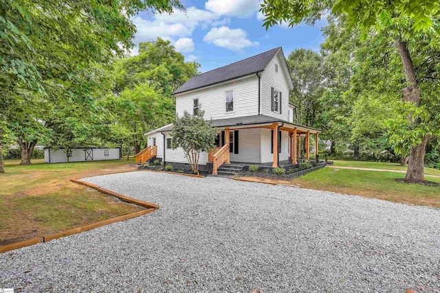 view of front of property featuring a front yard and covered porch