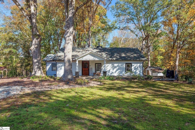 single story home featuring covered porch and a front lawn