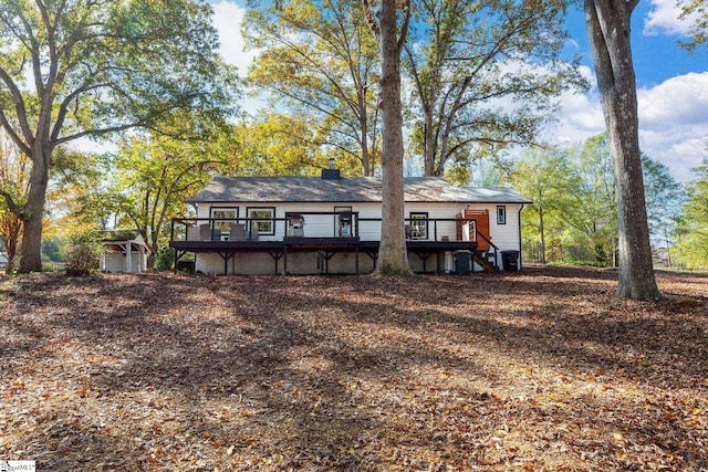 view of front of property featuring a wooden deck