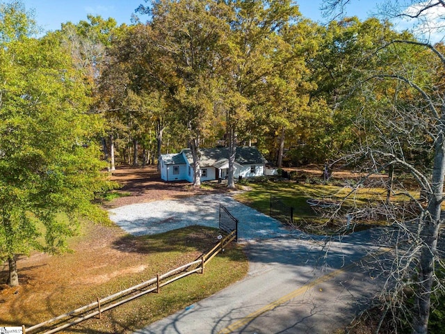 exterior space featuring a front yard