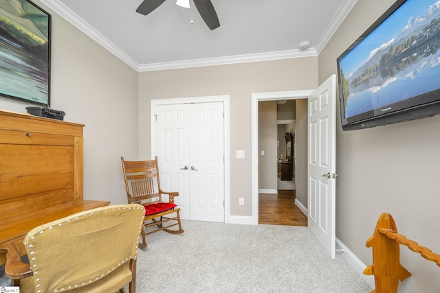 living area with ceiling fan, crown molding, and carpet floors