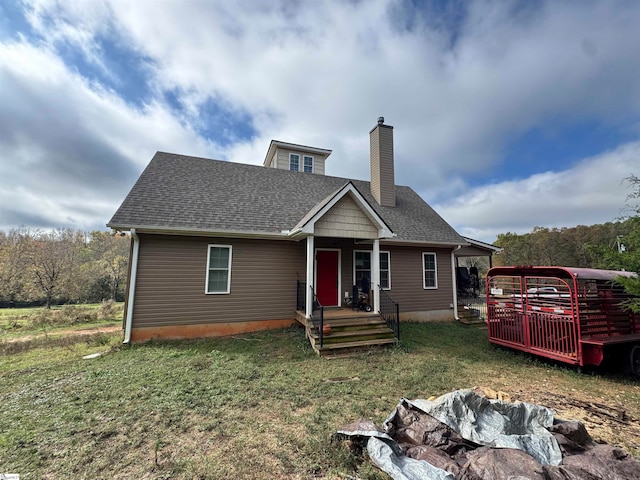 view of front of house featuring a front lawn