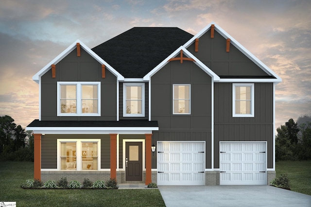 view of front of property featuring a lawn and a garage