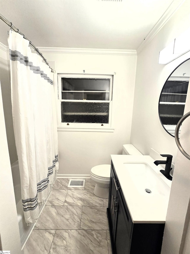 full bathroom featuring crown molding, toilet, vanity, and shower / tub combo with curtain