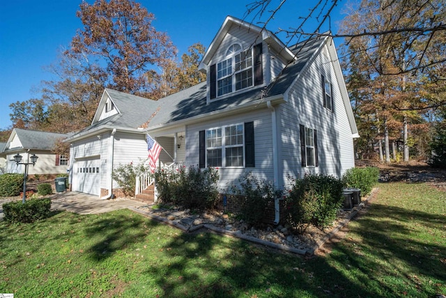 view of front of home with a front lawn