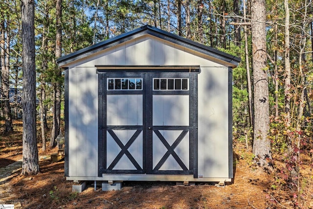 view of outbuilding