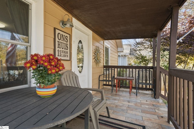 balcony featuring covered porch