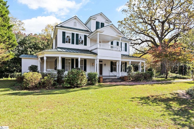 view of front of property with a porch and a front lawn