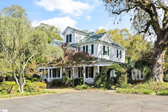 view of front of house featuring a porch