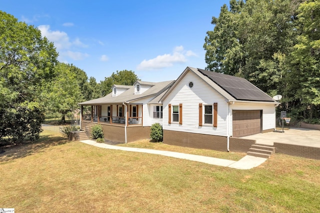 view of front of home featuring covered porch, a front yard, and solar panels