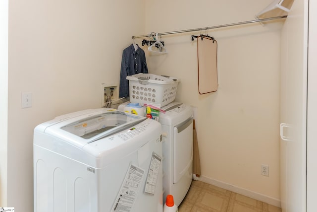 laundry area featuring washer and clothes dryer