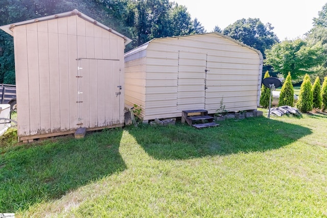 view of outdoor structure featuring a yard