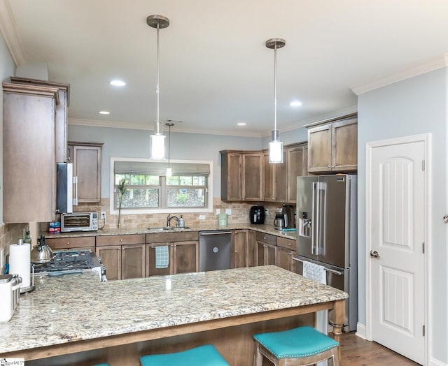 kitchen with stainless steel appliances, a kitchen breakfast bar, dark hardwood / wood-style floors, backsplash, and decorative light fixtures